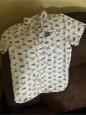 BURLEBO White Short-Sleeve Shirt with Green and Yellow Bird Print